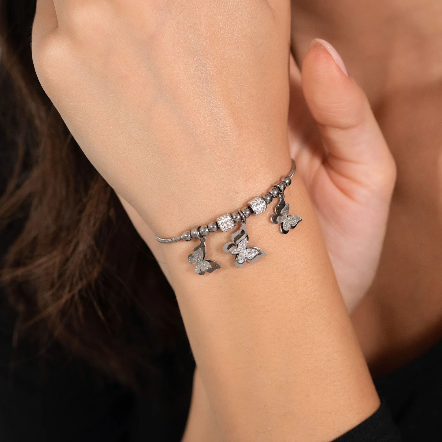 BK 2563 Damenarmband aus Stahl mit dreidimensionalen Schmetterlingen